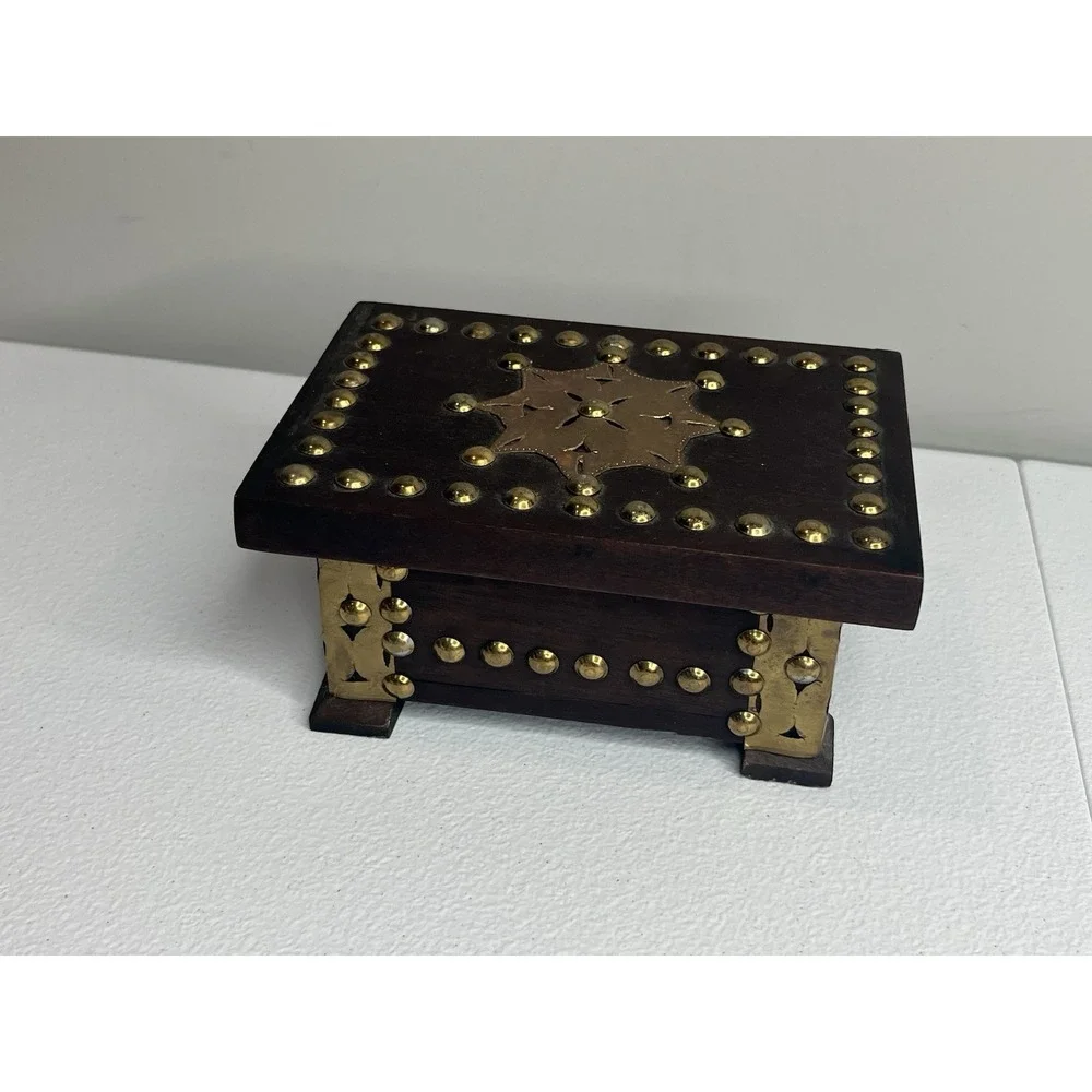 Vtg Handmade‎ Wooden Trinket Box With Hammered Brass Tacks